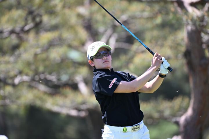 岩井姉妹のスイングを解説！同じドローヒッターでも全然違う2人