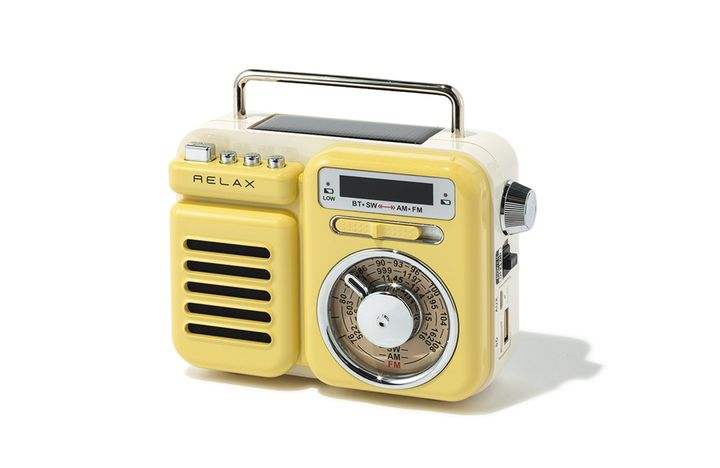 昭和のラジオかと思いきや、7役をこなす機能派。