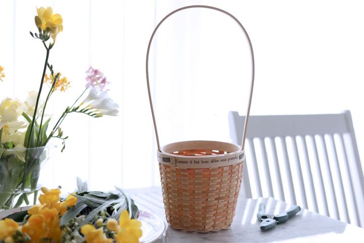 フリージアのバスケットアレンジ