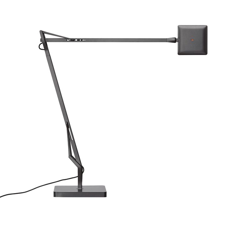 「KELVIN EDGE」（TITANIUM） ¥93,500／FLOS（フロスジャパン）