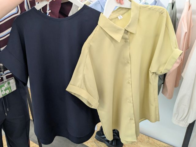 黒のドレープTブラウス(半袖)Z+Eとイエローのドレープシャツ(半袖)