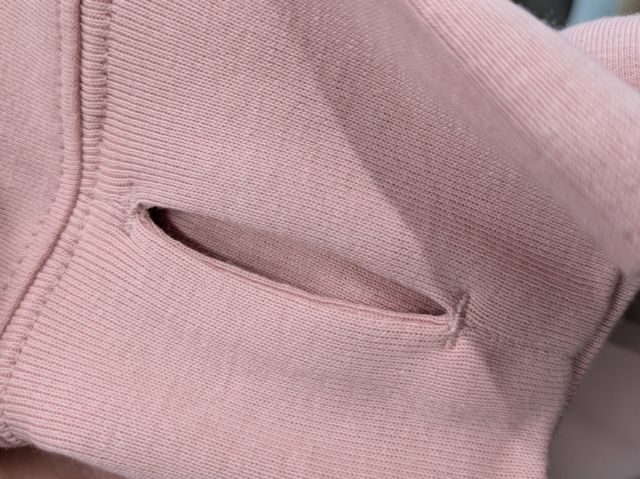 UVカットフルジップパーカ(長袖)の袖先