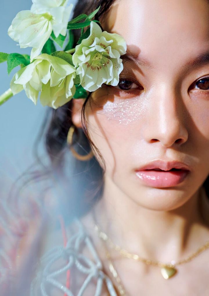 モデル＝織田梨沙