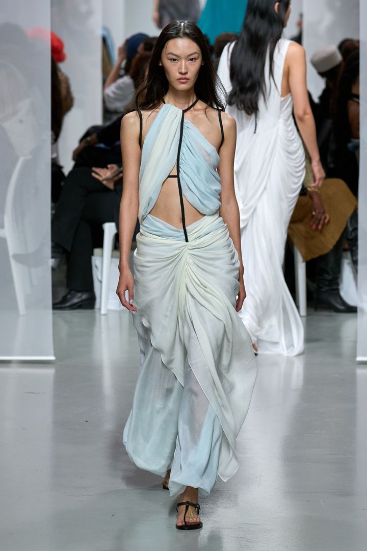 クリストファー エスバー 2025年春夏コレクションより。