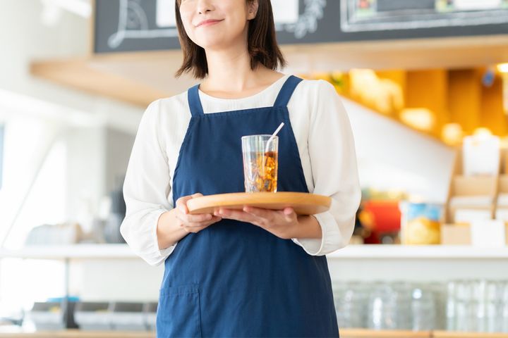 バイトで働く学生のイメージ