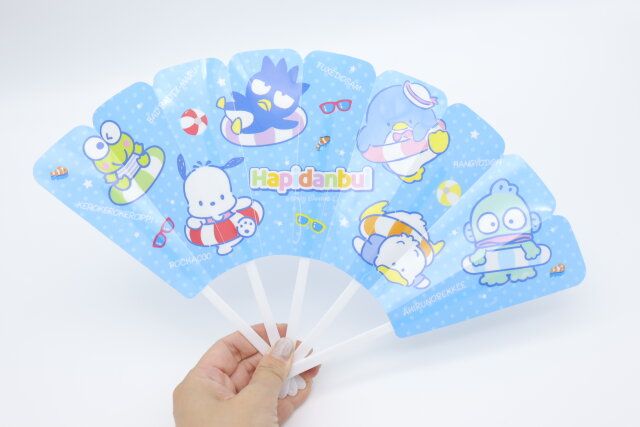 ダイソーのサンリオ水をはじく扇子 HV サマーフローティング