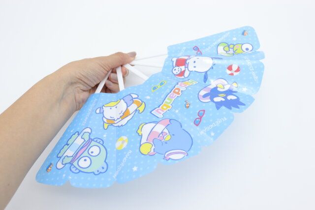 ダイソーの風量が多い水をはじく扇子 HV サマーフローティング