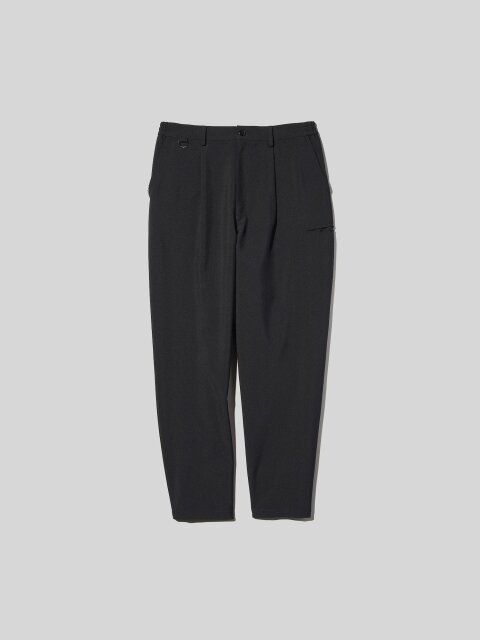 GUのワイドテーパードパンツ