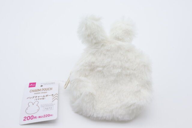 ダイソーのバッグチャームポーチ（ウサギ型）1