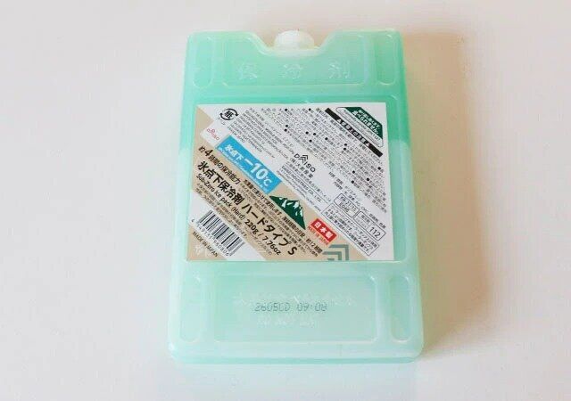 ダイソー 氷点下保冷剤（ハードタイプ、220g） パッケージ