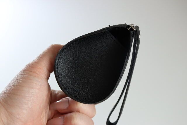 ダイソー マルチポーチ（ベーシック） 質感