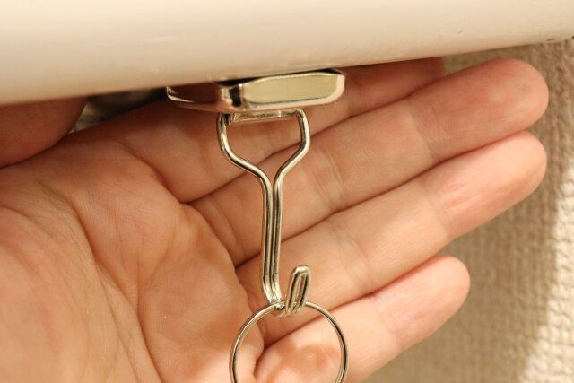 メタルフックマグネット付角 天井面で使用