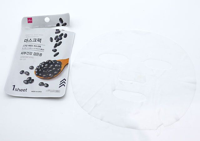 ダイソーのエッセンシャルシートマスク（黒豆）