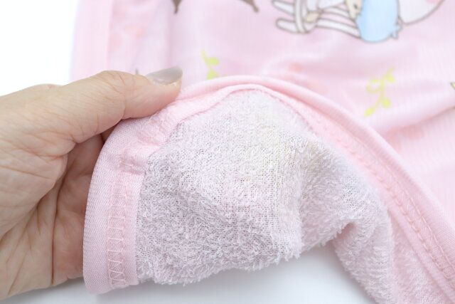 ダイソー 冷感お昼寝ケット 裏面 素材感