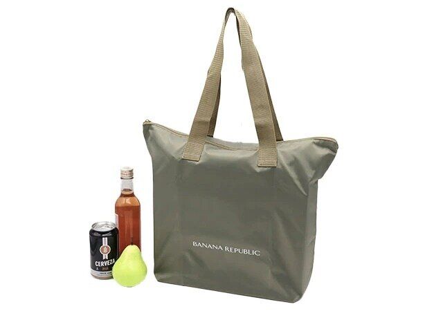BANANA REPUBLIC［バナナ・リパブリック］内側の空気温度を保つ銀色シートつき 撥水加工 大容量バッグ