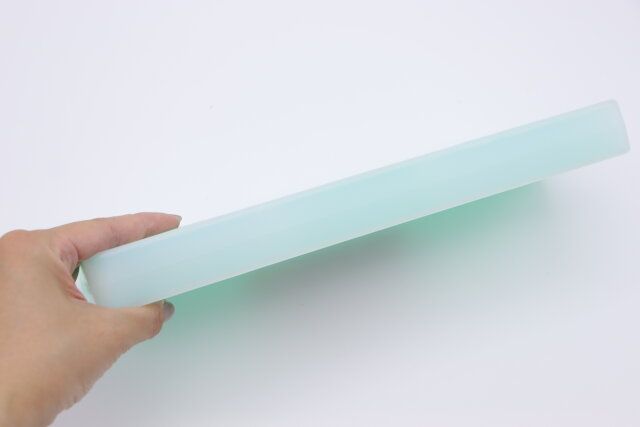 ダイソー 氷点下保冷剤（ハードタイプ、840g） サイズ感 厚み