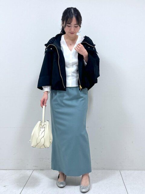 黒マウンテンパーカーコーデ3