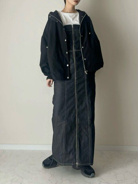 黒マウンテンパーカーコーデ2