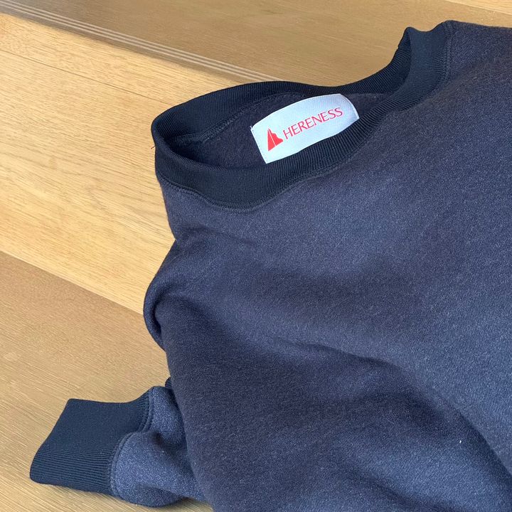 〈HERENESS〉のスウェット