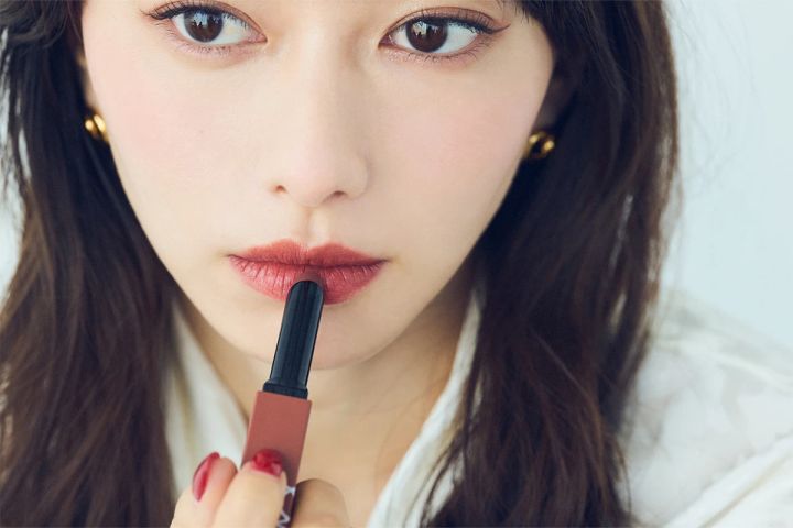 北原 果さんが手掛けたオンニメイクのリップの塗り方