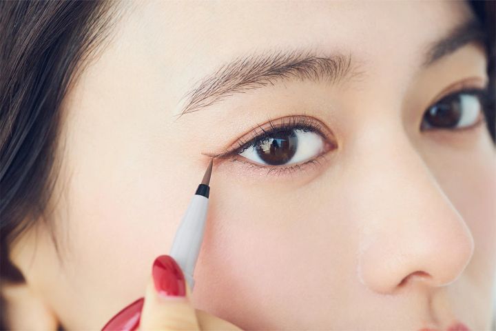 北原 果さんが手掛けたオンニメイクのアイメイクのやり方