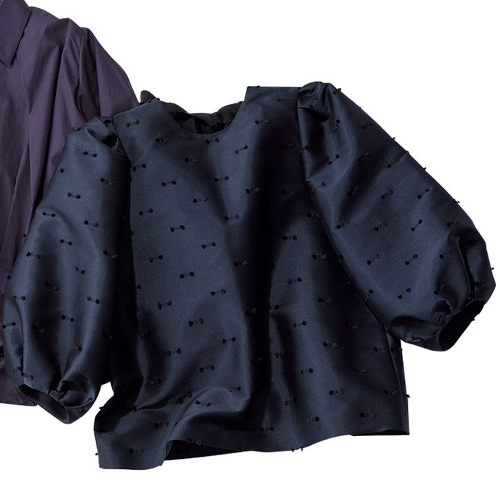 ユナイテッドアローズのキレイめネイビーブラウス