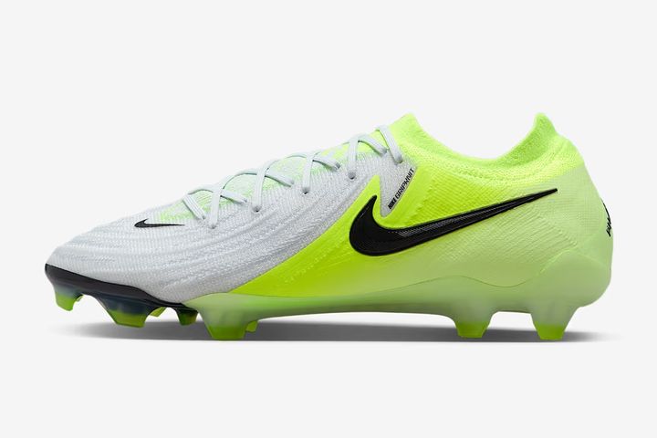 NIKEの春セール開催中！世界最強FWが履く「3万円の最新サッカースパイク」が半額以下の超お買い得価格に