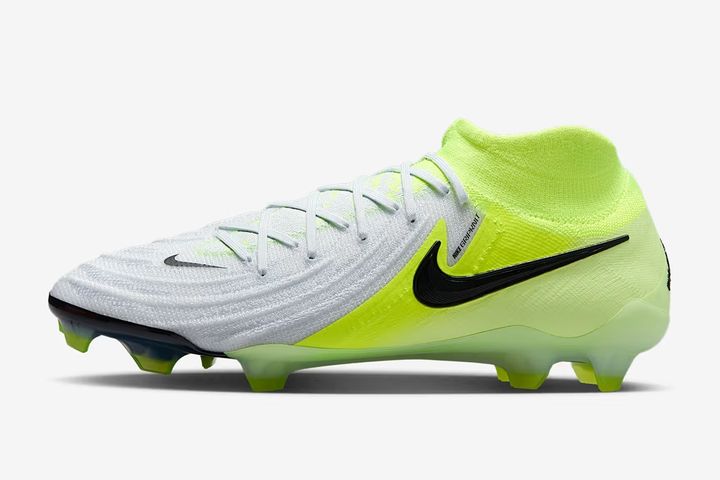 NIKEの春セール開催中！世界最強FWが履く「3万円の最新サッカースパイク」が半額以下の超お買い得価格に