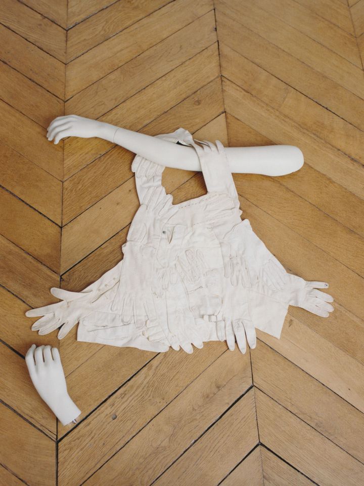 メゾン マルジェラ、2001年春夏、手袋を素材にしたベスト。