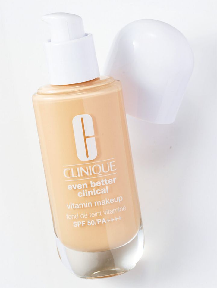 クリニーク イーブン ベター メイクアップ V ファンデーション 50 SPF50・PA++++ 全7 色 30 mL ¥7 ,040 ／クリニーク