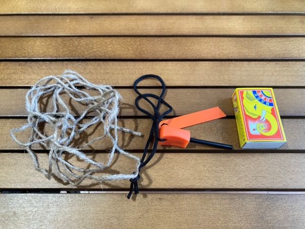 上級キャンパーがおすすめ！100均アイテムだけを使った焚き火を紹介！