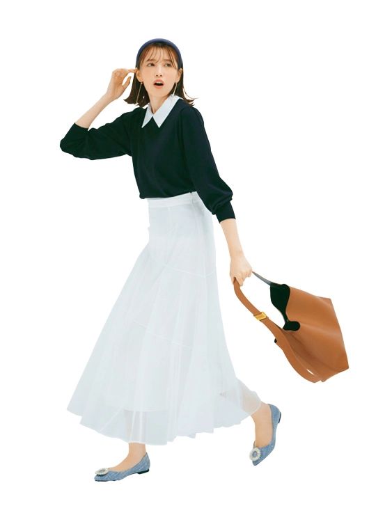 レディ＆きちんと感を両立したモノトーン通勤コーデ