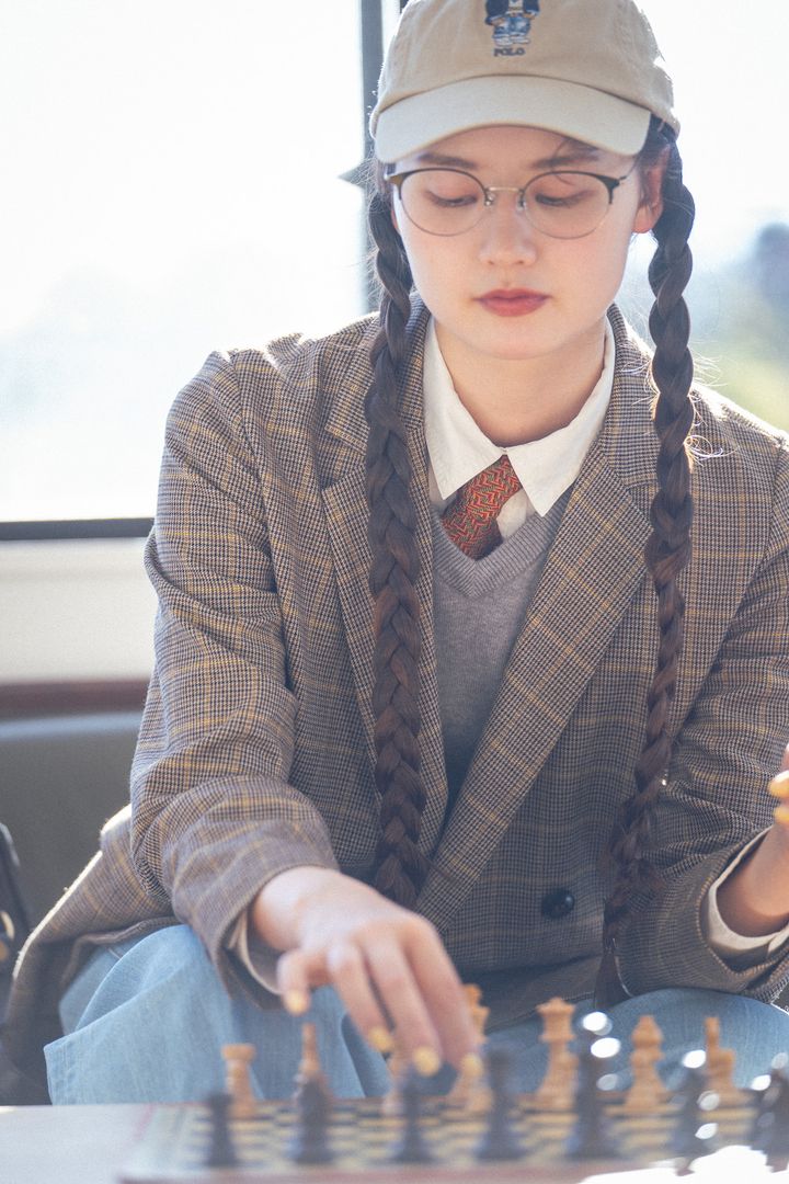 春のデニムコーデ2選。ネクタイを合わせてマニッシュに着るのが気分！【FUDGE FRIEND おしゃれさんの毎日コーディネート｜うさみ】