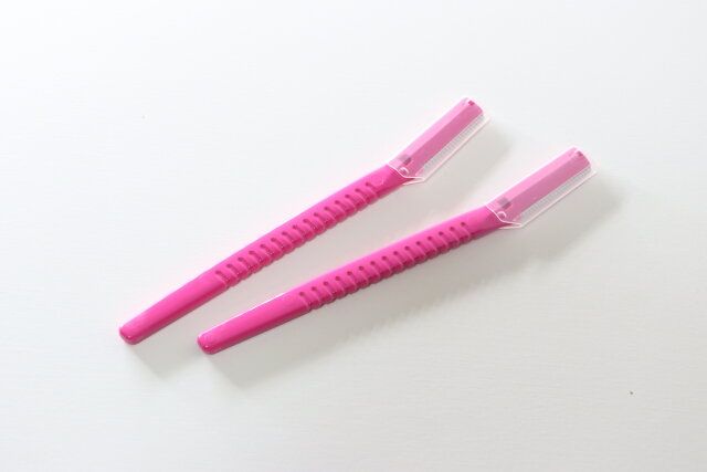 ダイソーの貝印のフェイス用カミソリ（女性用）3