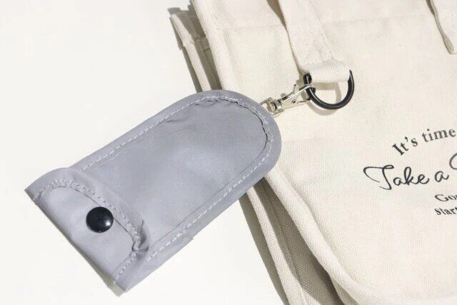 ダイソーのキーポーチ（リール付）1