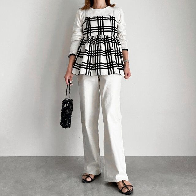 甘いチェックもホワイトでバランス良く