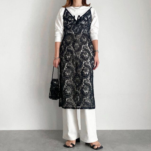 レースの繊細さを際立たせる役目を♡