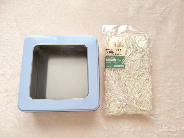 ダイソー クリア窓付缶ケース 四角形 ペーパークッション