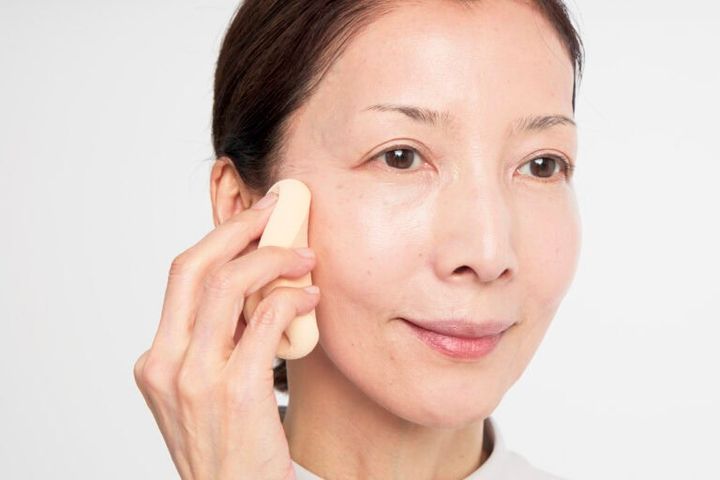 肉厚スポンジで薄くつける