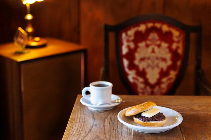 京都・島原のレトロな隠れ家カフェ「Cafe AUSGANG」で、自家製ベーグル＆香り高いコーヒーを