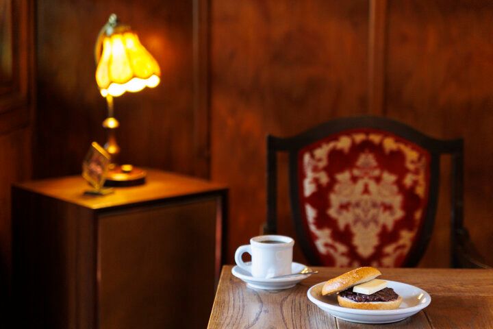 京都・島原のレトロな隠れ家カフェ「Cafe AUSGANG」で、自家製ベーグル＆香り高いコーヒーを