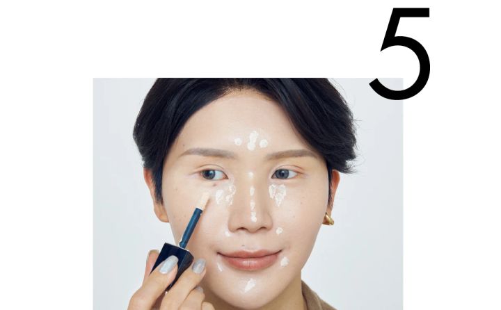 明るめコンシーラーをハイライト的に重ねる