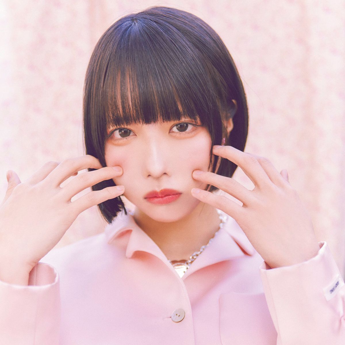 あのちゃん】がピンクを纏う。スウィートな僕服 | TRILL【トリル】