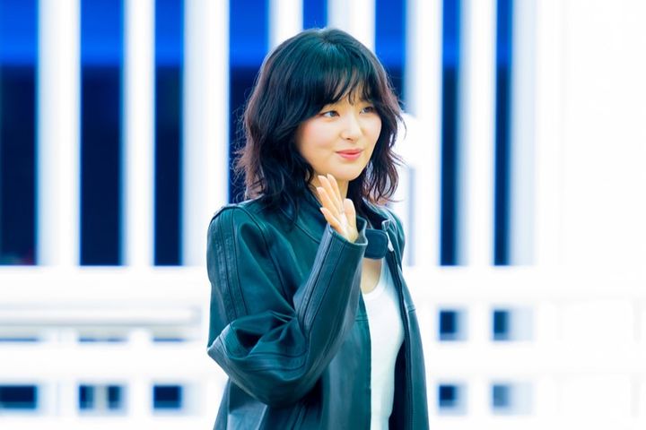 Red Velvet スルギ】主役級“レザージャケット”に注目！モードな