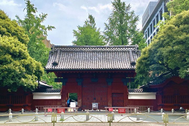 文京区の東京大学赤門の風景