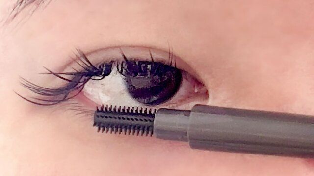まつ毛用ブラシ 下まつ毛用 使用例
