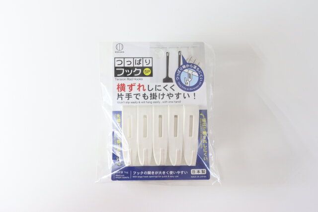 ダイソーのつっぱりフック5個入りのパッケージ
