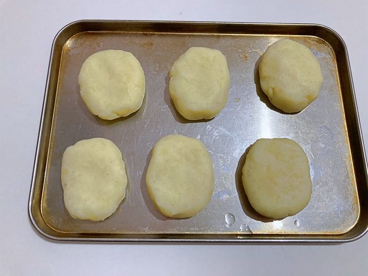 じゃがいも生地を6等分にする