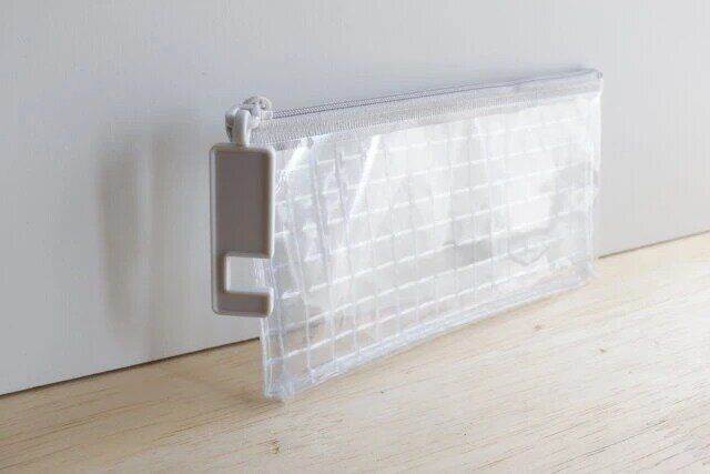 セリアのスマホが立てられるペンポーチ