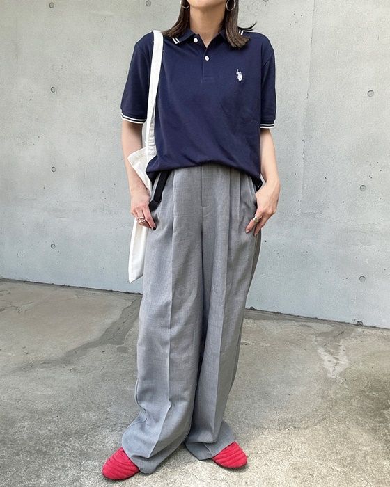 タックワイドパンツ×ZARAのレッドの「パッド入りランニングシューズ」